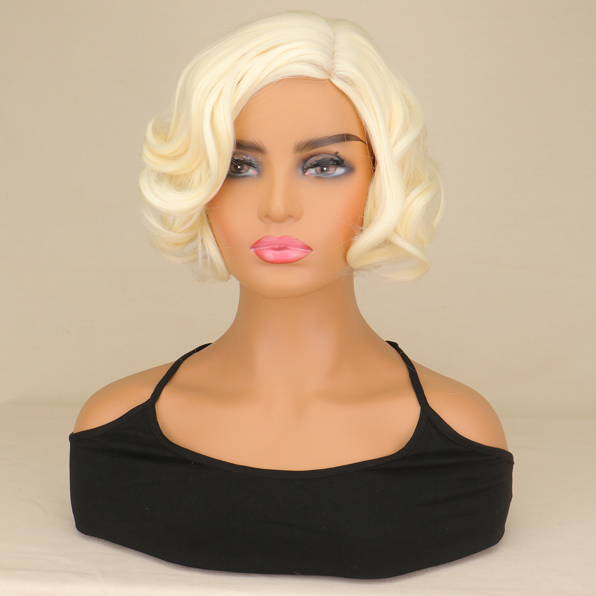 女性合成ショートカーリーヘアブロンド混合ウィッグ女性 195 - Women'S Accessories In The 1950S のレビューと価格